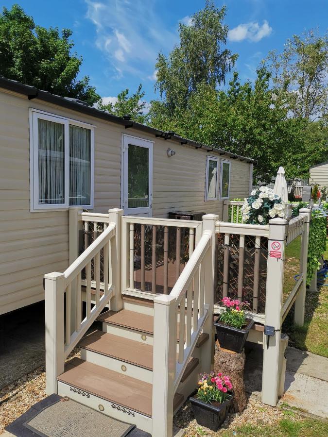 3 Bedroom Caravan With Hot Tub Tattershall Lakes Eksteriør bilde