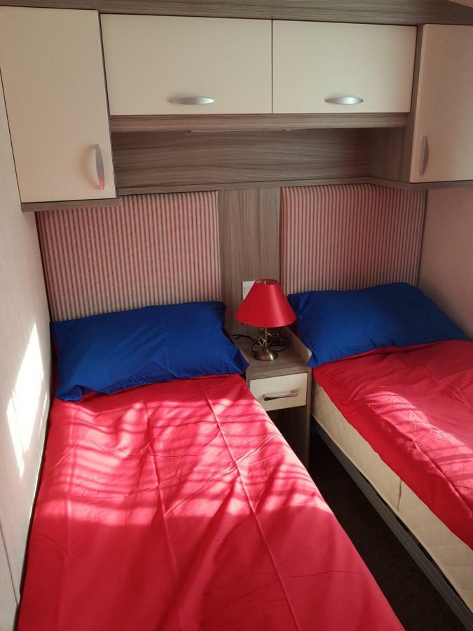 3 Bedroom Caravan With Hot Tub Tattershall Lakes Eksteriør bilde